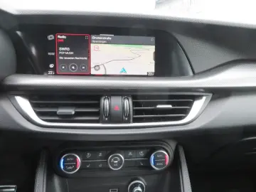 Stelvio Veloce Q4 2.0 280PS  AHK