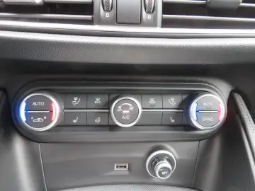 Stelvio Veloce Q4 2.0 280PS  AHK