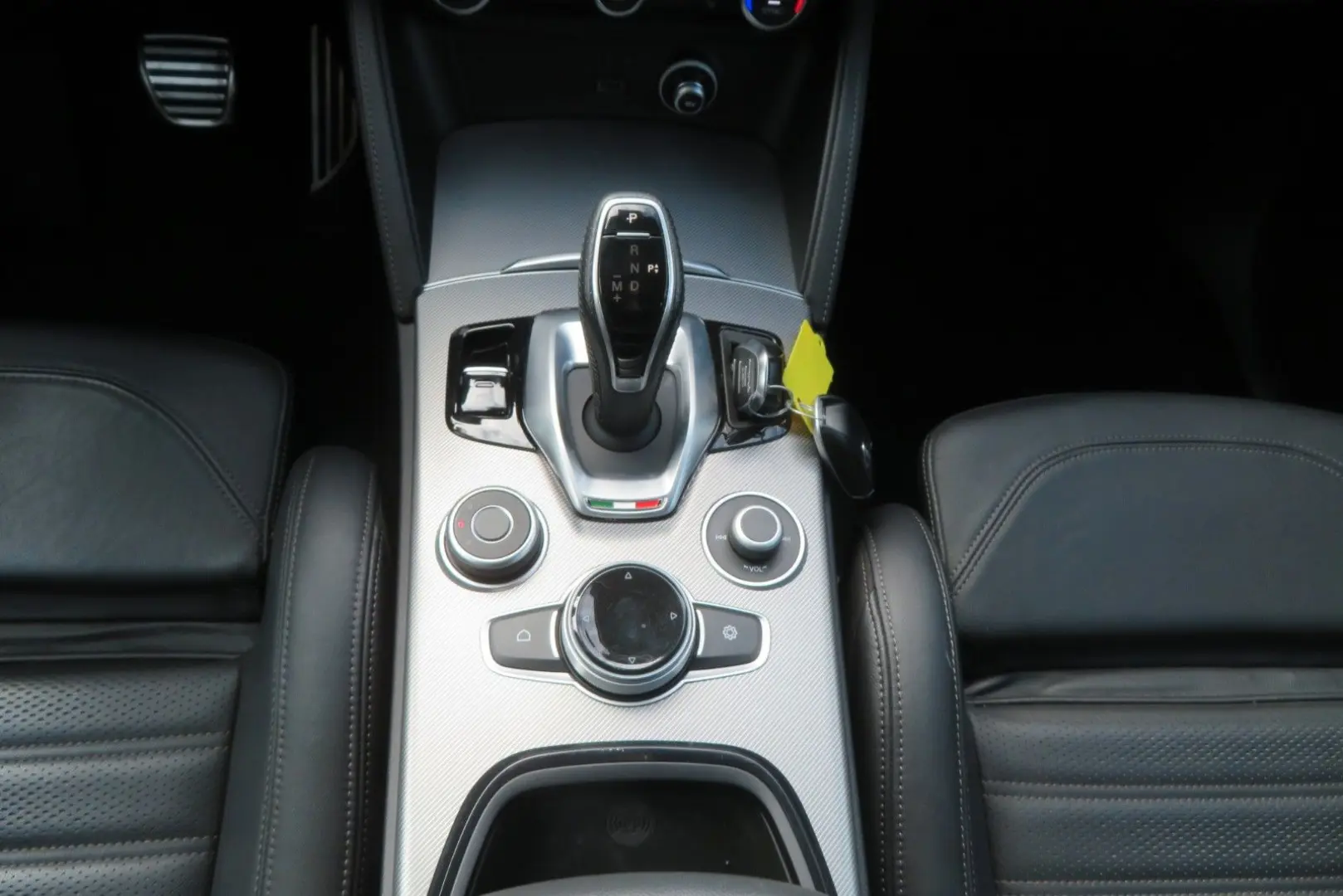 Stelvio Veloce Q4 2.0 280PS  AHK