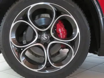 Stelvio Veloce Q4 2.0 280PS  AHK