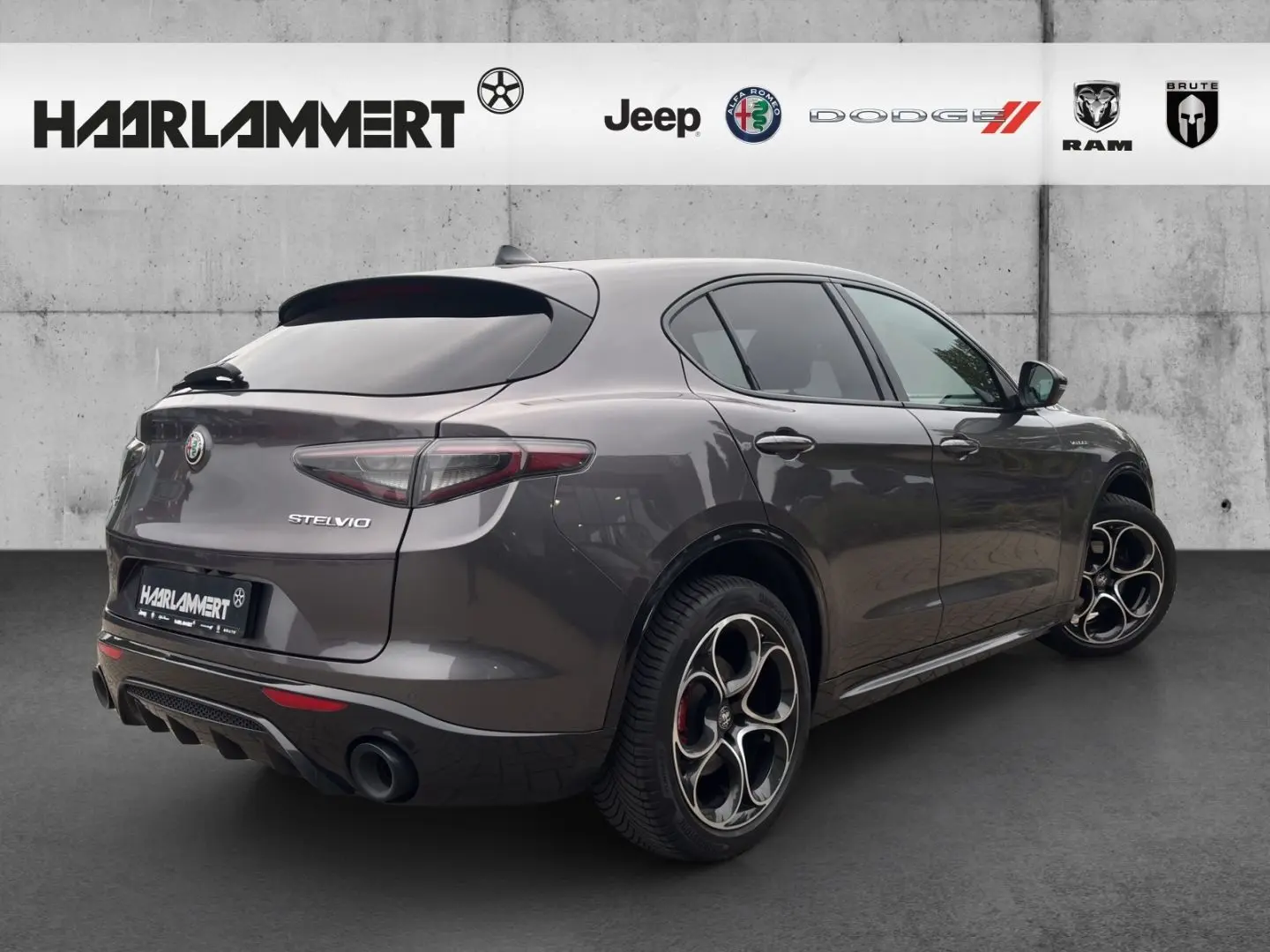 Stelvio Veloce Q4 2.0 PDC KAMERA NAVI CARPLAY SH