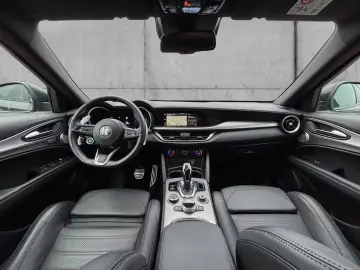 Stelvio Veloce Q4 2.0 PDC KAMERA NAVI CARPLAY SH