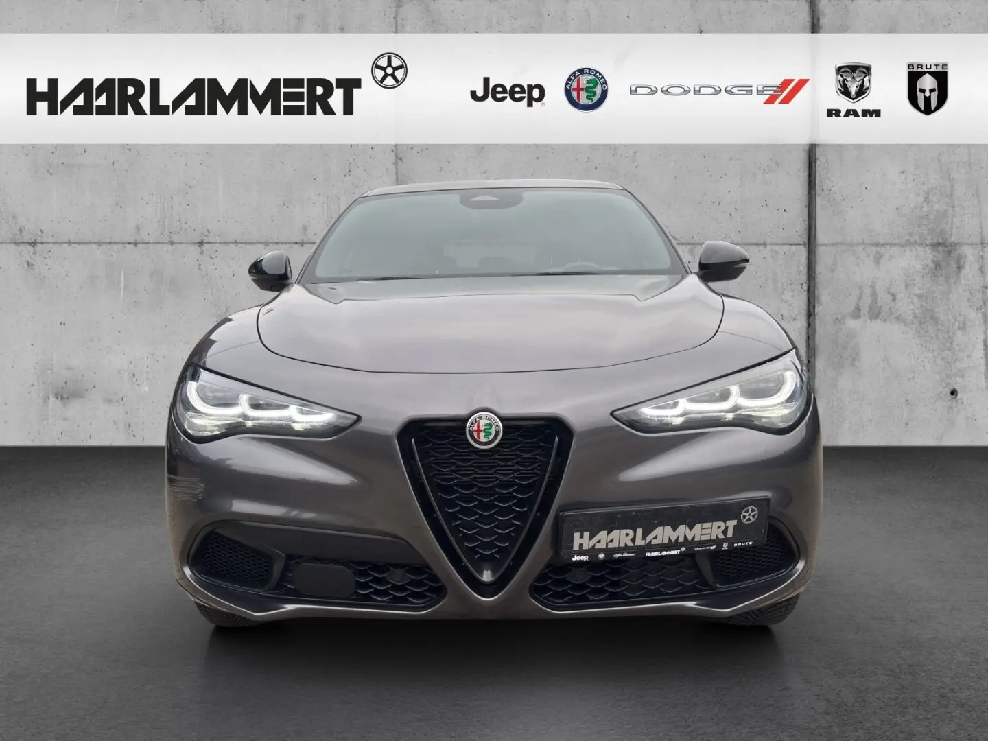 Stelvio Veloce Q4 2.0 PDC KAMERA NAVI CARPLAY SH