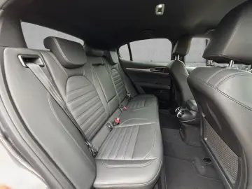 Stelvio Veloce Q4 2.0 PDC KAMERA NAVI CARPLAY SH