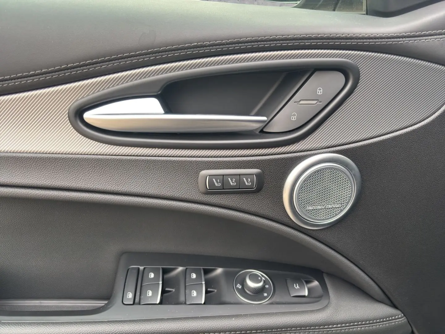 Stelvio Veloce Q4 2.0 PDC KAMERA NAVI CARPLAY SH
