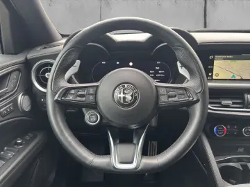 Stelvio Veloce Q4 2.0 PDC KAMERA NAVI CARPLAY SH