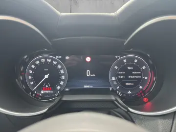 Stelvio Veloce Q4 2.0 PDC KAMERA NAVI CARPLAY SH
