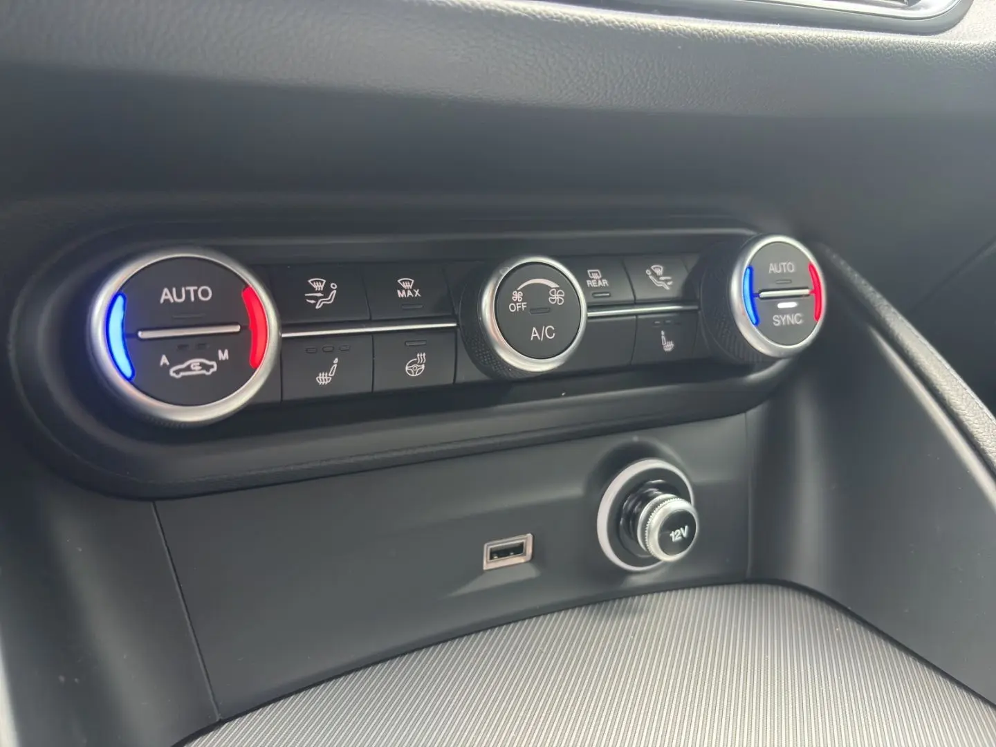 Stelvio Veloce Q4 2.0 PDC KAMERA NAVI CARPLAY SH