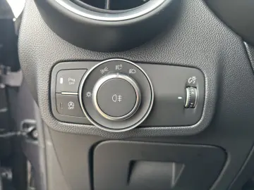 Stelvio Veloce Q4 2.0 PDC KAMERA NAVI CARPLAY SH