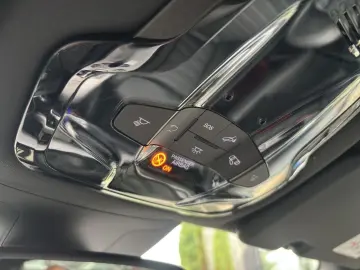 Stelvio Veloce Q4 2.0 PDC KAMERA NAVI CARPLAY SH