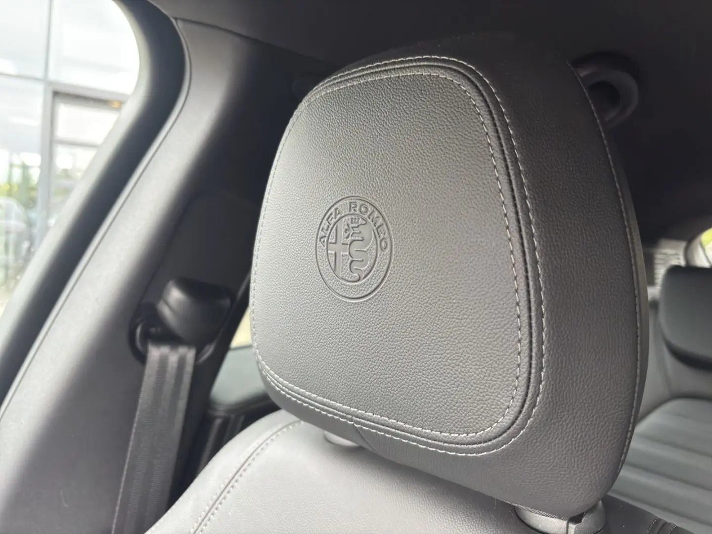 Stelvio Veloce Q4 2.0 PDC KAMERA NAVI CARPLAY SH