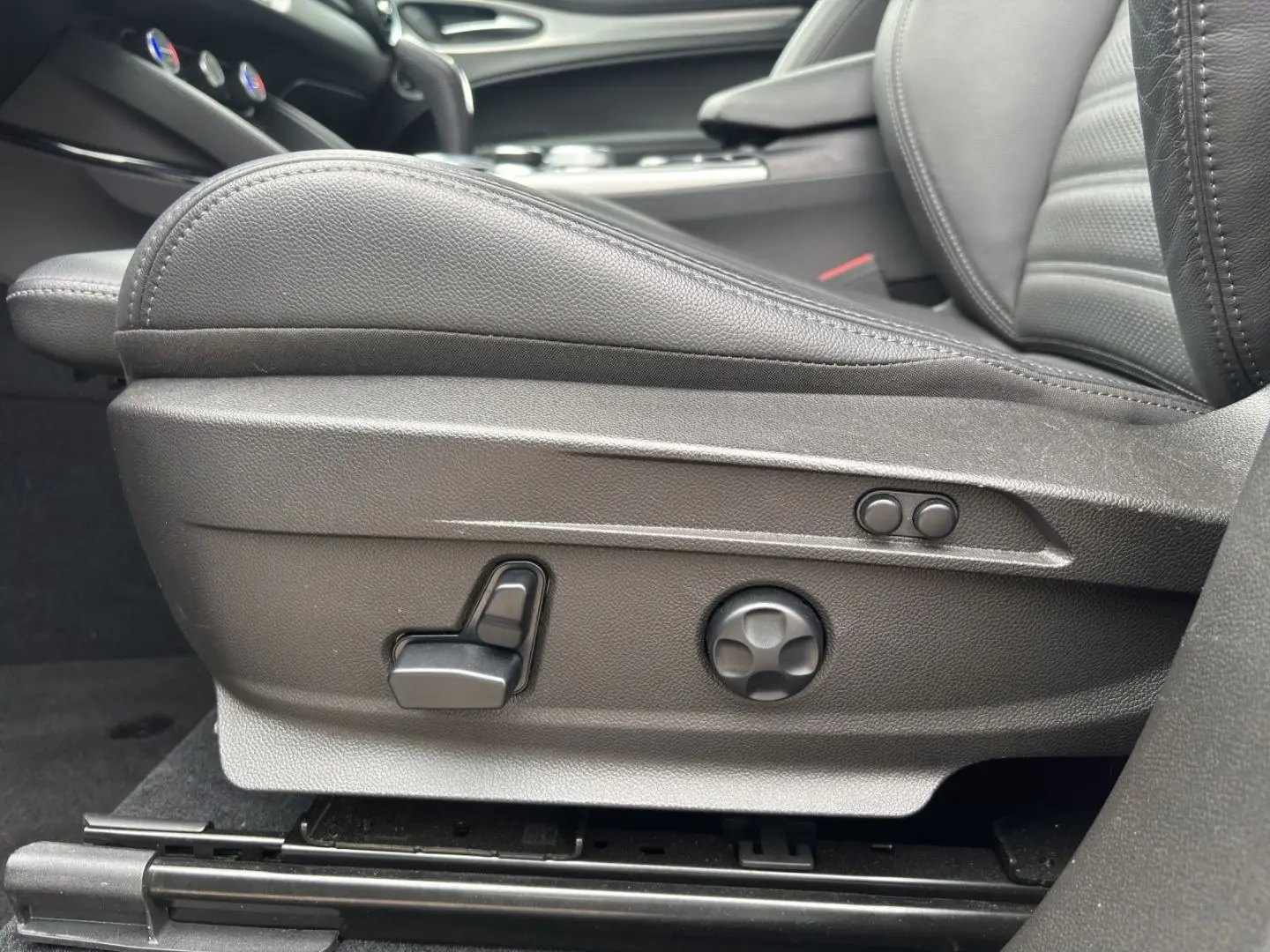 Stelvio Veloce Q4 2.0 PDC KAMERA NAVI CARPLAY SH