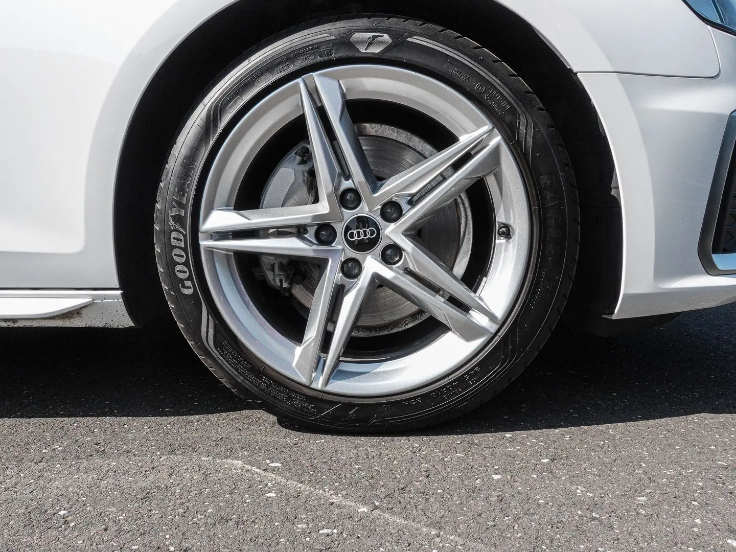 A4 Limousine S line 40 TFSI 150(204) S tronic He