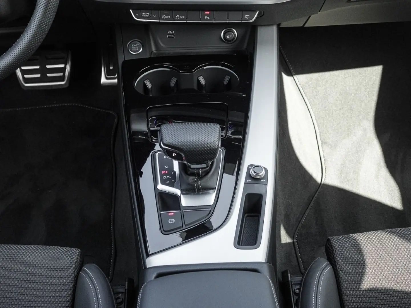 A4 Limousine S line 40 TFSI 150(204) S tronic He