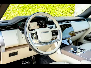 Range Rover 4.4 P530 FIRST EDITION EXECUTIVE TV
