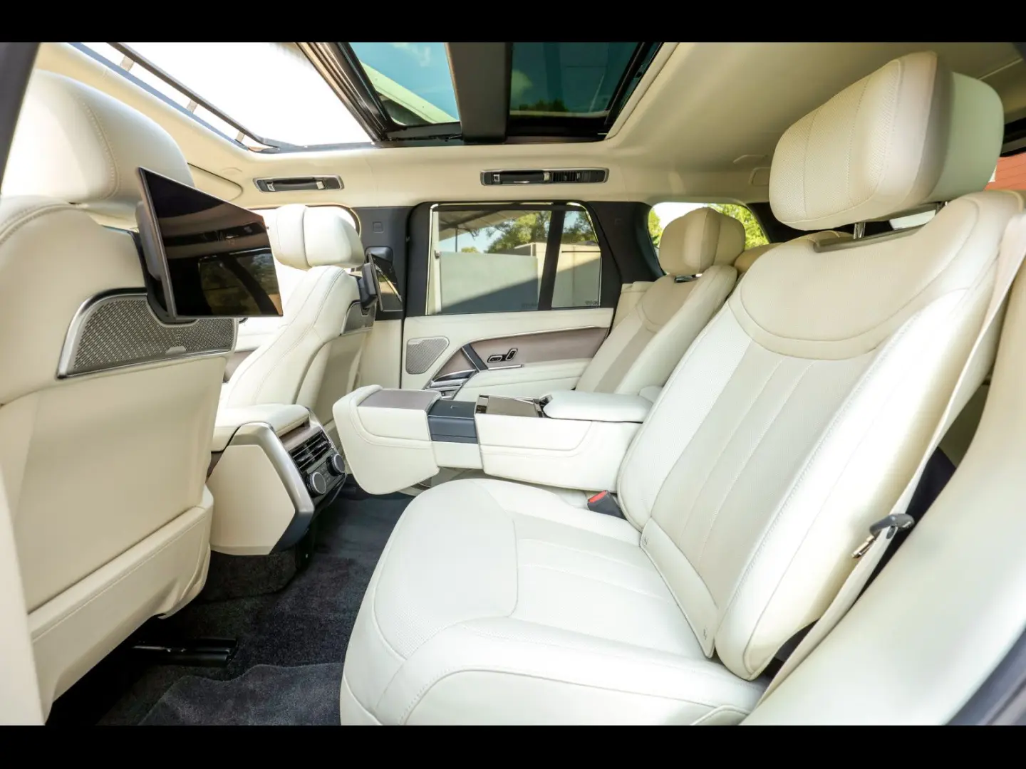 Range Rover 4.4 P530 FIRST EDITION EXECUTIVE TV