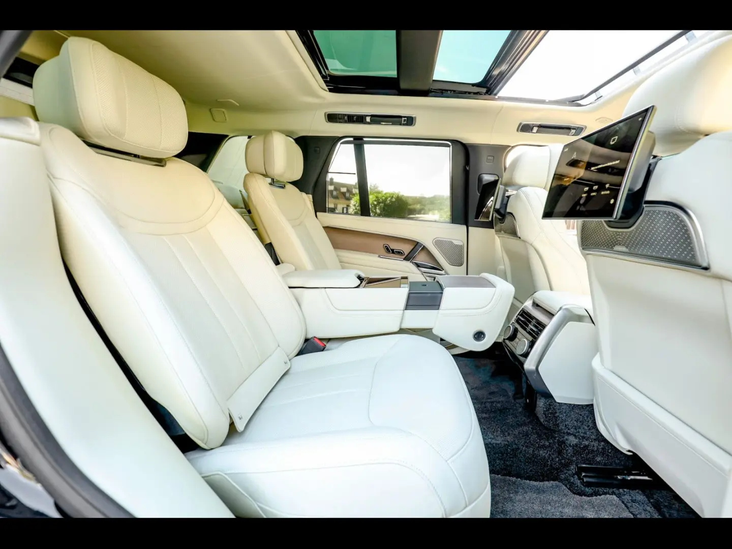 Range Rover 4.4 P530 FIRST EDITION EXECUTIVE TV