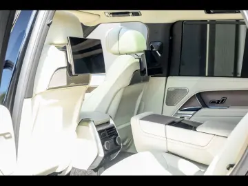 Range Rover 4.4 P530 FIRST EDITION EXECUTIVE TV