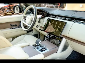 Range Rover 4.4 P530 FIRST EDITION EXECUTIVE TV