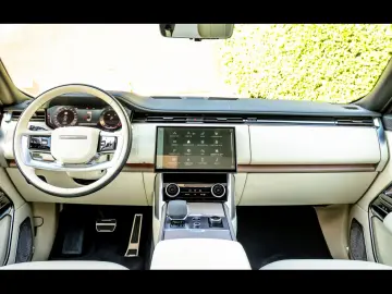 Range Rover 4.4 P530 FIRST EDITION EXECUTIVE TV