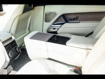 Range Rover 4.4 P530 FIRST EDITION EXECUTIVE TV