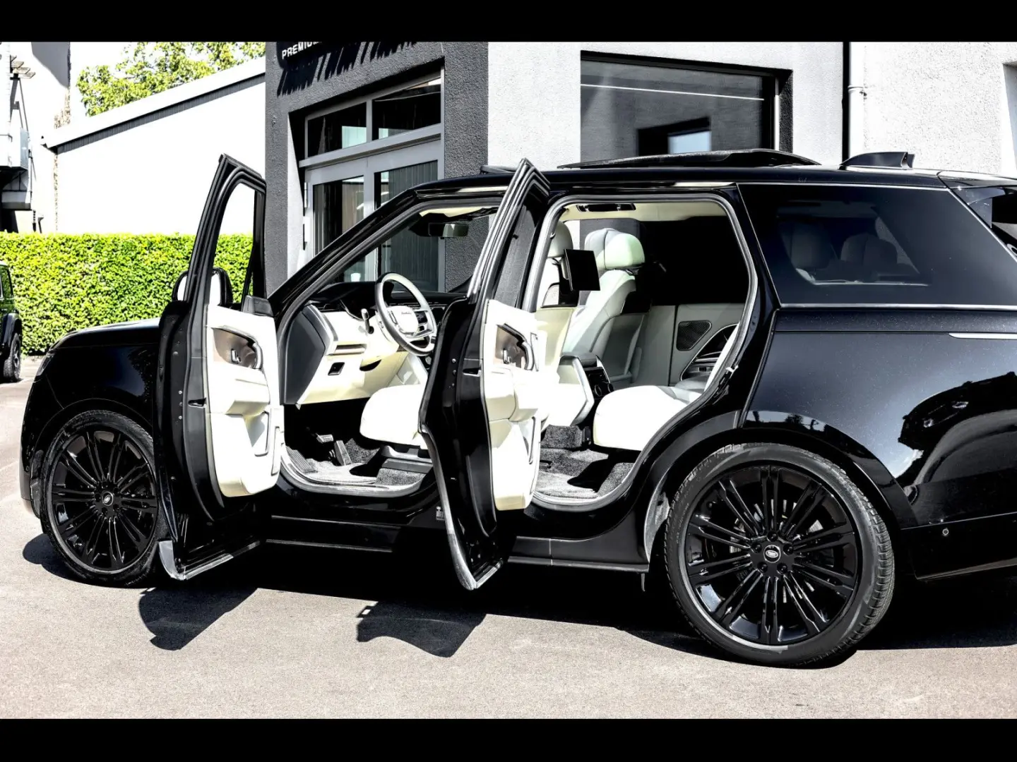 Range Rover 4.4 P530 FIRST EDITION EXECUTIVE TV