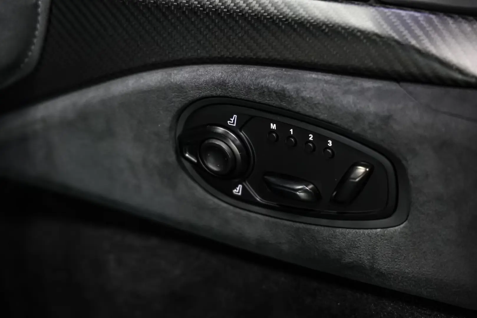 Aston Martin V8 Vantage Ediția Roadster 4.0 F1  Carbon