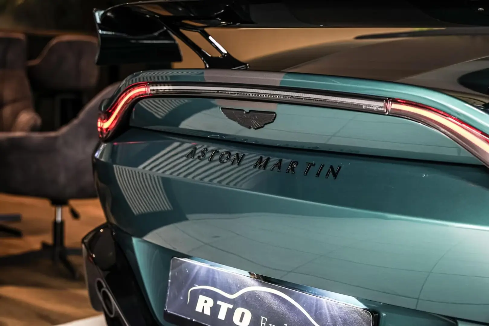 Aston Martin V8 Vantage Ediția Roadster 4.0 F1  Carbon