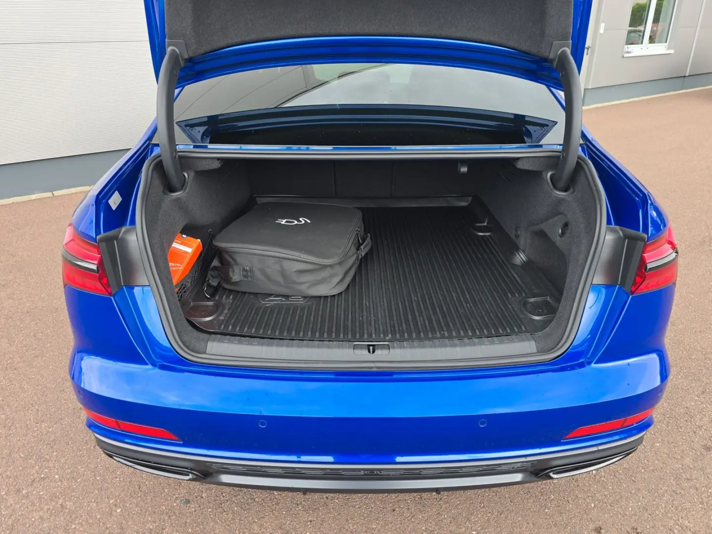 A6 Limousine 55 TFSIe qu S line HD Mat. Sportsit