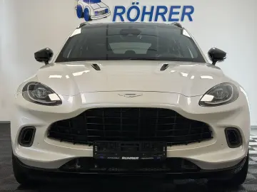 DBX 4.0 V8   Morning Frost White   Sport Exhaust