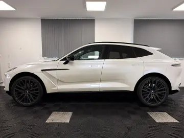 DBX 4.0 V8   Morning Frost White   Sport Exhaust