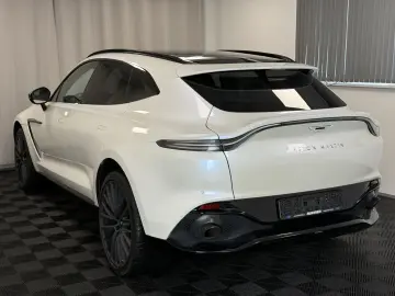DBX 4.0 V8   Morning Frost White   Sport Exhaust