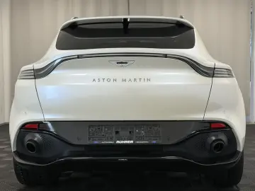 DBX 4.0 V8   Morning Frost White   Sport Exhaust