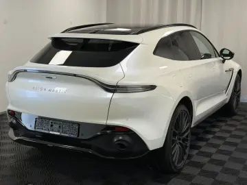 DBX 4.0 V8   Morning Frost White   Sport Exhaust