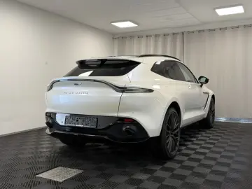 DBX 4.0 V8   Morning Frost White   Sport Exhaust