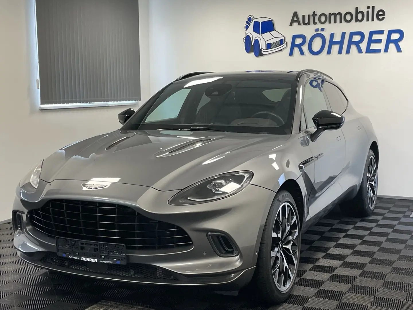 DBX 4.0 V8   Sport Exhaust   Webasto Standheiz.