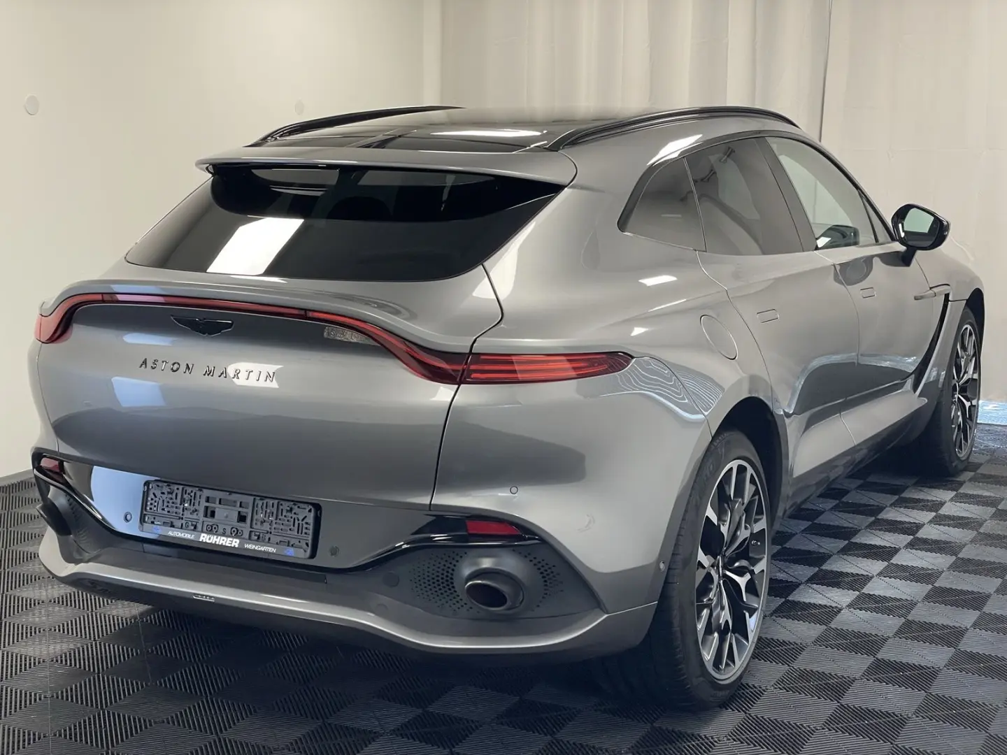 DBX 4.0 V8   Sport Exhaust   Webasto Standheiz.