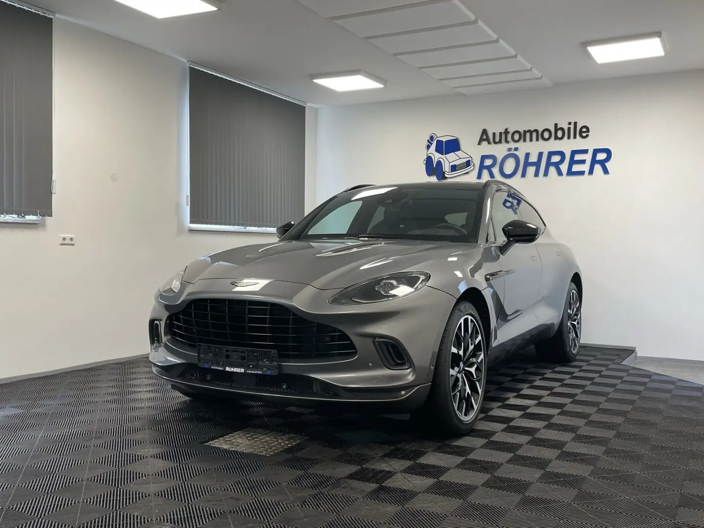 DBX 4.0 V8   Sport Exhaust   Webasto Standheiz.
