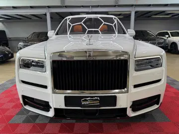Cullinan Mandarin TV Bespoke HUD 360  Panorama