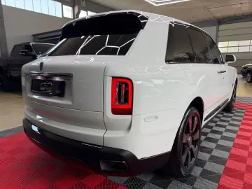 Cullinan Mandarin TV Bespoke HUD 360  Panorama