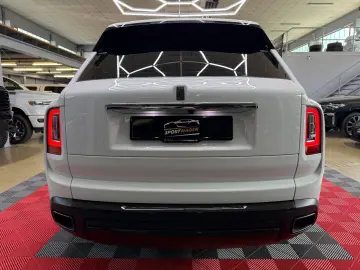 Cullinan Mandarin TV Bespoke HUD 360  Panorama