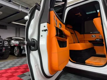 Cullinan Mandarin TV Bespoke HUD 360  Panorama