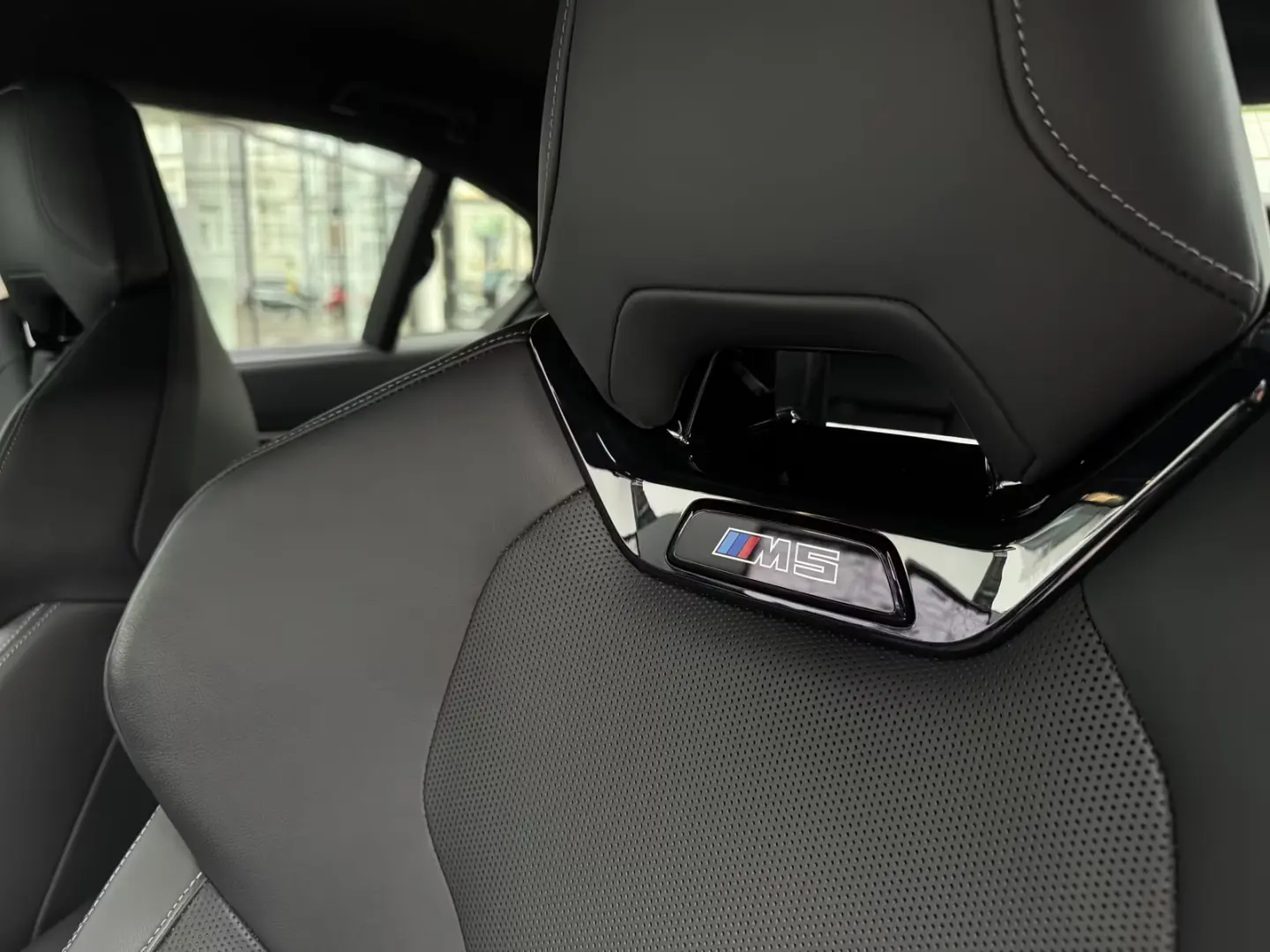 BMW M5 Limuzina DA Prof PA Prof B&W 22
