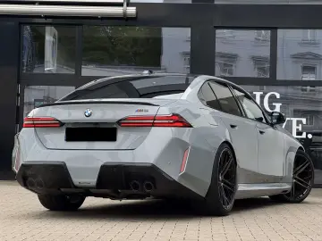 BMW M5 Limuzina DA Prof PA Prof B&W 22
