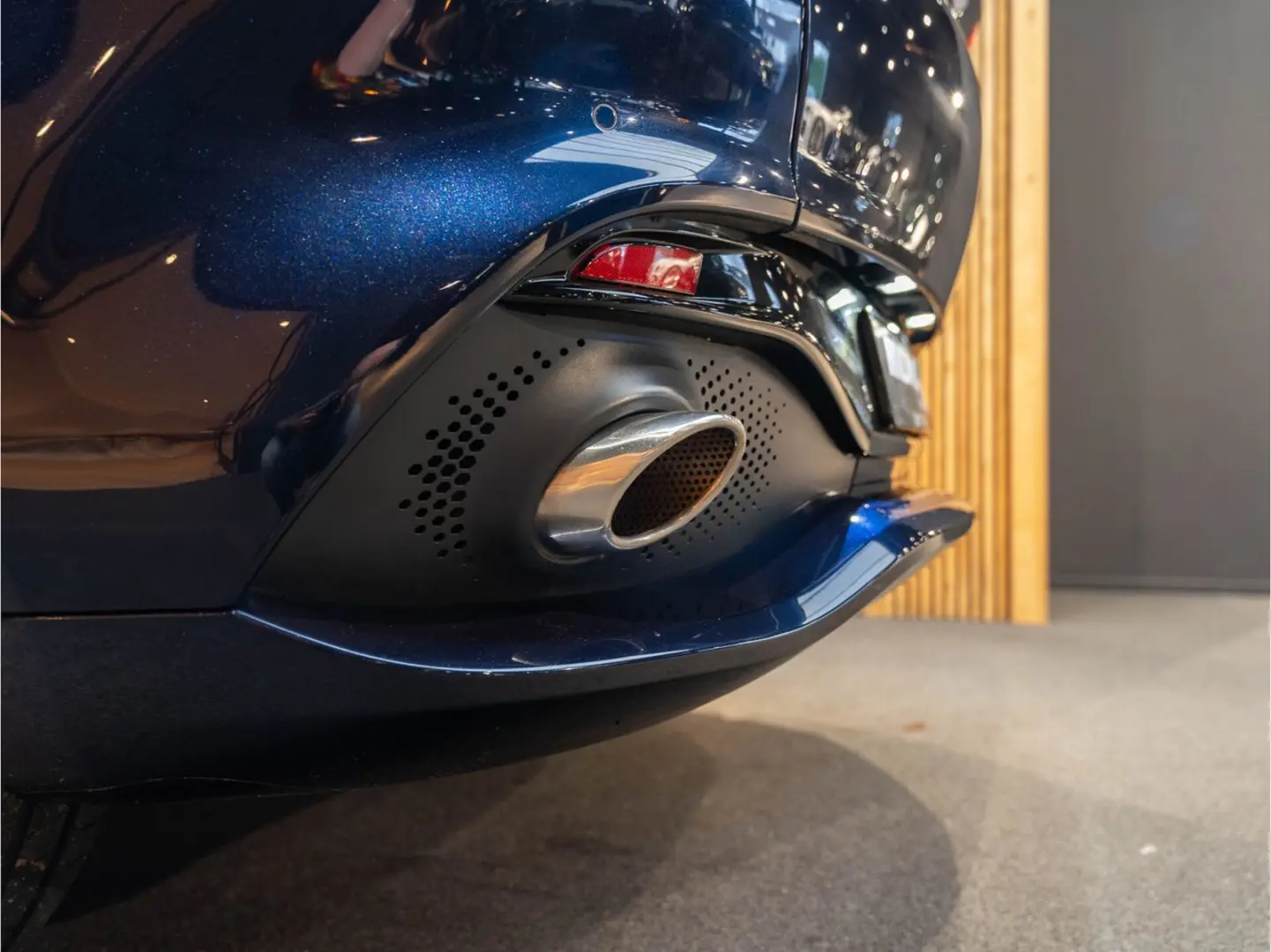 DBX 550 4.0 V8 Two Tone Leder Pano 4.0 V8 Ventil