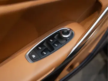 DBX 550 4.0 V8 Two Tone Leder Pano 4.0 V8 Ventil