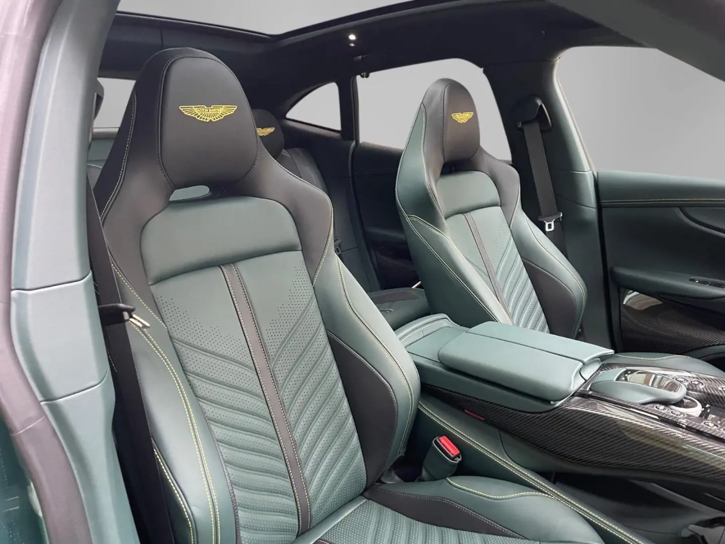 DBX 4.0 V8 DBX707 Neuzustand Voll