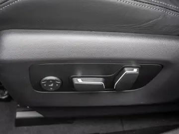 BMW M5 xDrive AHK B&W CARBON V-MAX