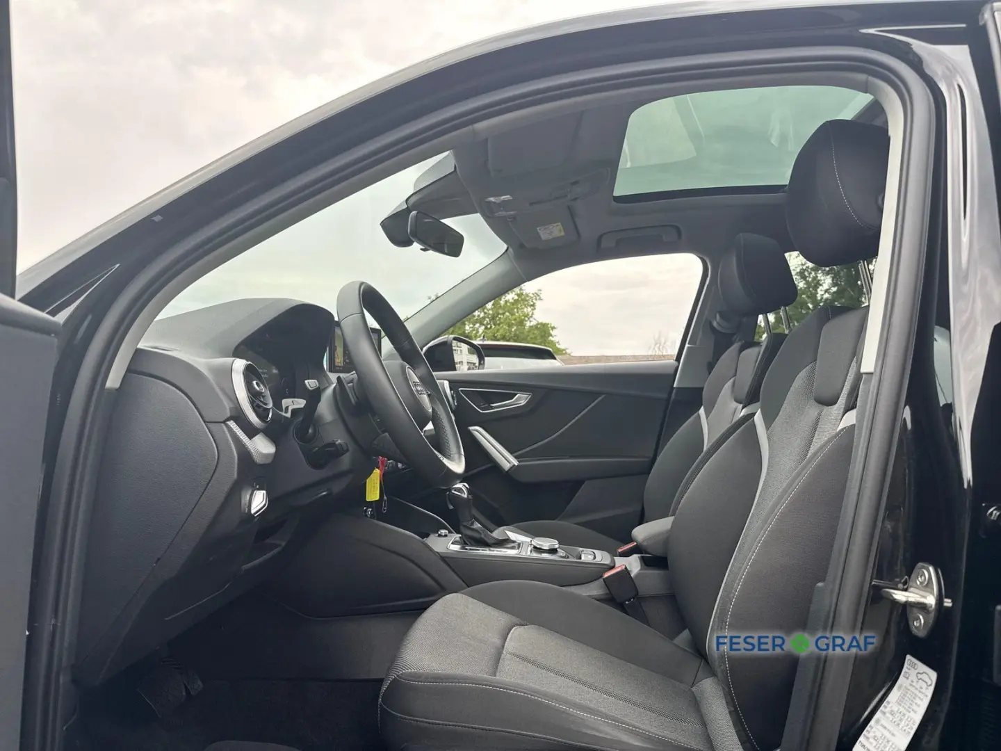 Q2 S line 35 TFSI S tronic Matrix Panorama Navi
