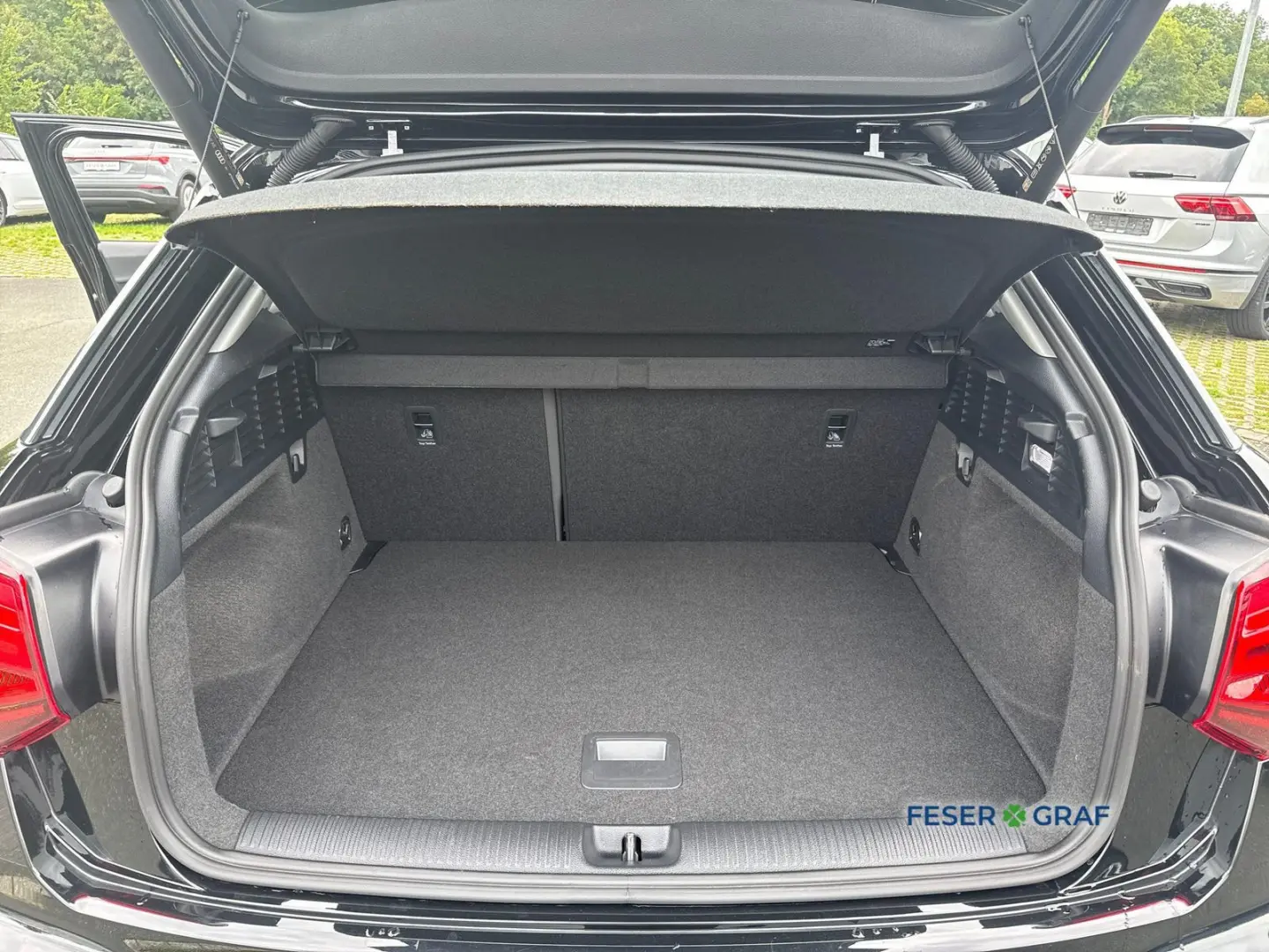Q2 S line 35 TFSI S tronic Matrix Panorama Navi
